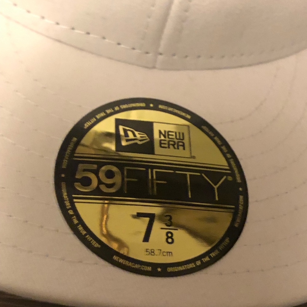 Fitted hat - Picture 2 of 2